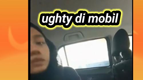 Jilbab di mobil