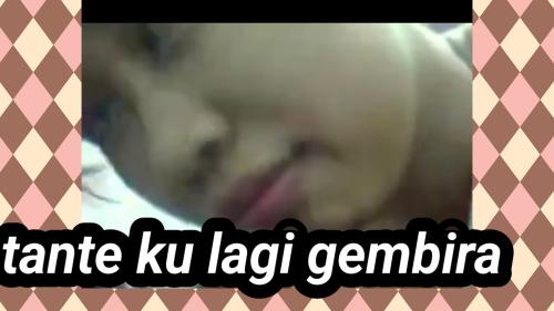 Tanteku lagi gembira