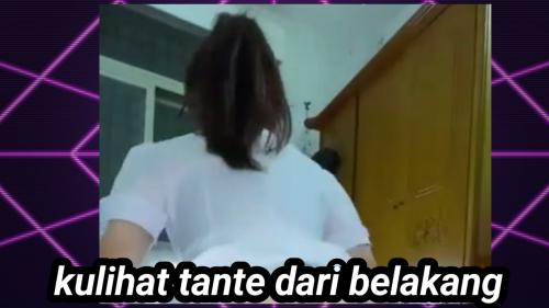 Kuilhat tante dari belakang