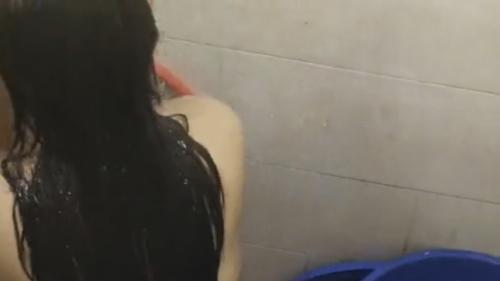 Ngintip tante mandi  eh malah di ajak mabar