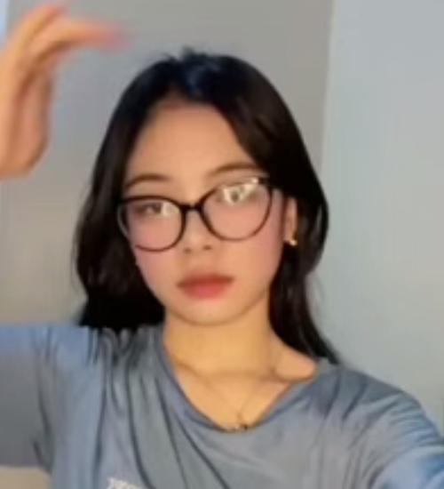 Cantik banget cewenya mulus lagi