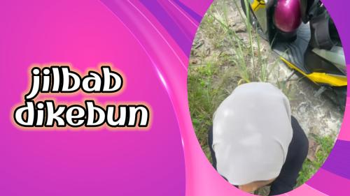 Jilbab di kebun