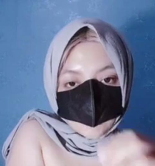 Hijab lagi sange