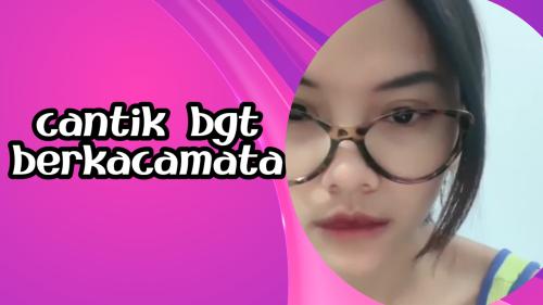 Cantik bgt berkacamata