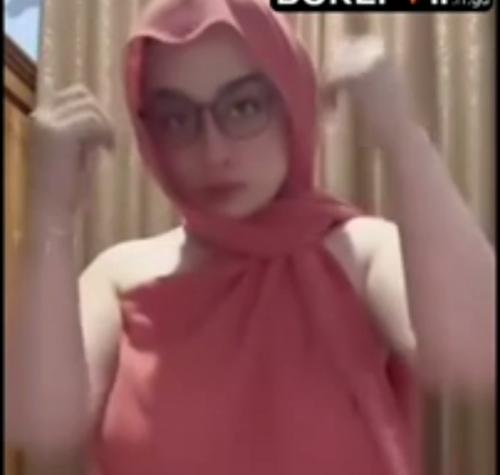 Jilbab pink mulus 