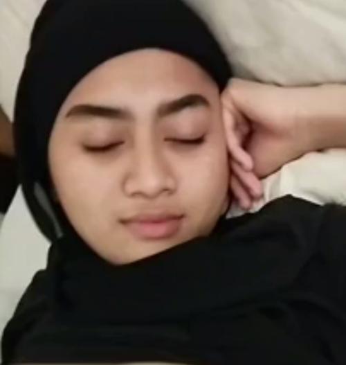 Hijab hitam mulus