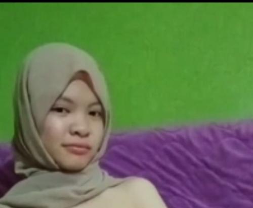 Jilbab saat rumah sepi 
