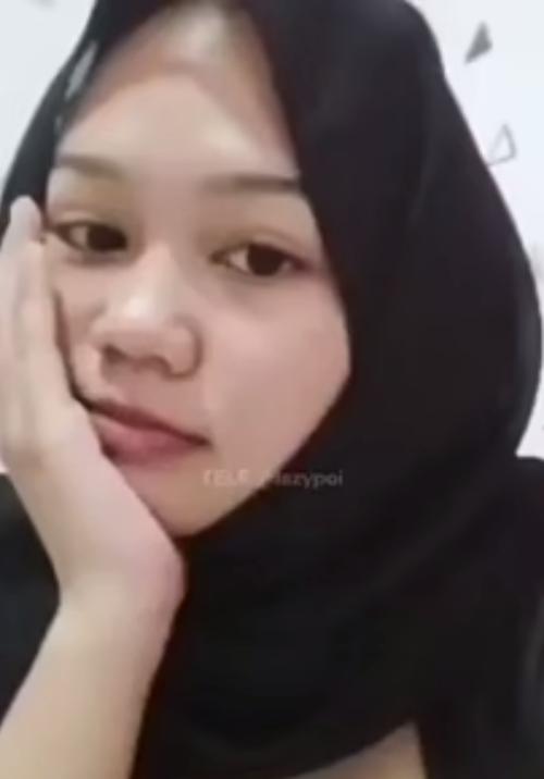 Jilbab hitam pulen