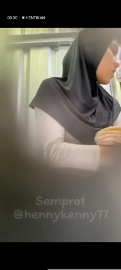 Ngintip kakak mandi